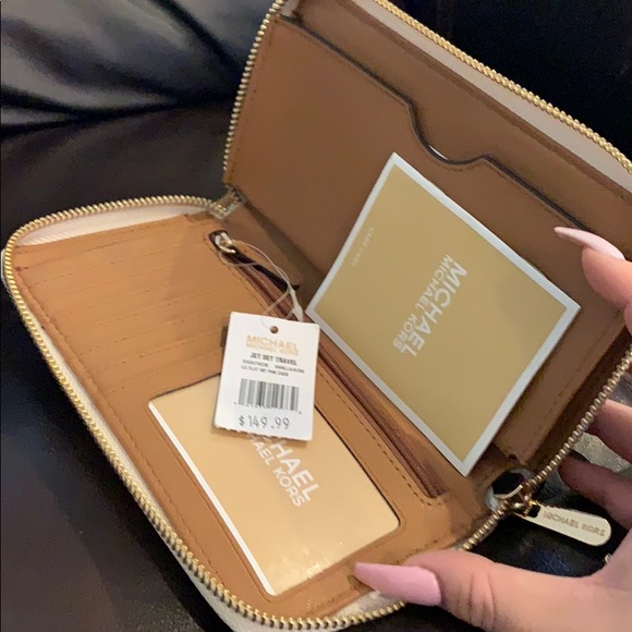 NWT Michael Kors Wallet - Picture 3 of 3